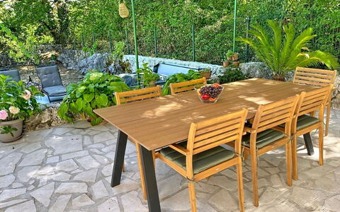 Orba: Meubilair, Hout, Tafel, Buitenmeubels, Buitentafel, Stoel, Schaduw, Tuin, Hardwood, Beits