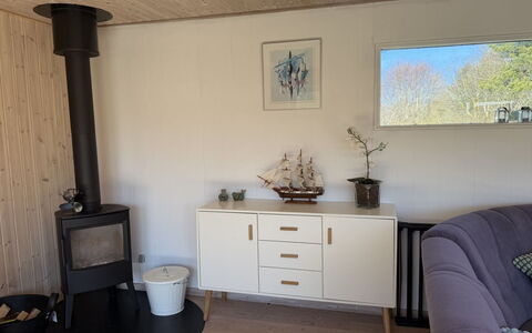 Haley - 380M from the Sea: Flooring, Hout, Interieur Ontwerp, Verdieping, Meubilair, Verlichting, Kamer, Huishoudapparatuur, Houten Vloer, Beits