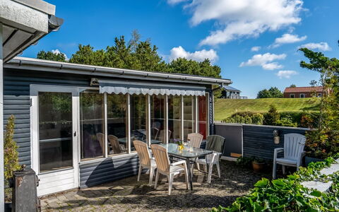 Haley - 380M from the Sea: Struik, Huis, Verblijf, Groundcover, Tuin, Garden Gebouwen, Siding, Landgoed, Gazon, Werf