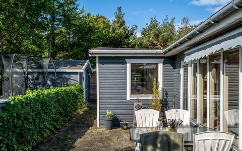 Haley - 380M from the Sea: Struik, Huis, Verblijf, Groundcover, Tuin, Garden Gebouwen, Siding, Landgoed, Gazon, Werf