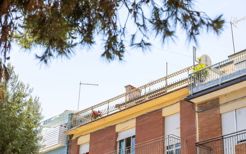 Attico del Corso: Samengesteld Materiaal, Stedelijk Ontwerp, Metaal, Ijzer, Balkon, Appartement, Leuning, Hek, Daylighting