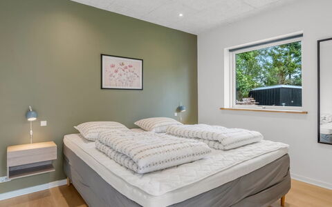Aischa - 1.5Km from the Sea: Interieur Ontwerp, Flooring, Slaapkamer, Plafond, Verdieping, Bed, Meubilair, Kamer, Bedding, Bed Frame