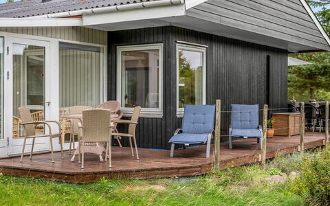 Aischa - 1.5Km from the Sea: Hout, Huis, Veranda, Huis, Verblijf, Dak, Architectuur, Siding, Deur