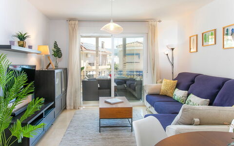 Alcazar: Meubilair, Interieur Ontwerp, Bankstel, Flooring, Verdieping, Appartement, Woonkamer, Tafel, Plafond, Kamer