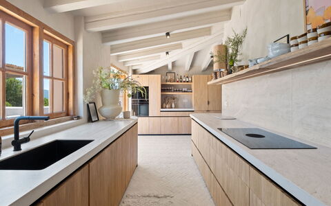 Prana: Keuken, Countertop, Flooring, Interieur Ontwerp, Verdieping, Hout, Meubilair, Cabinetry, Plafond, Loodgieterswerkinrichting