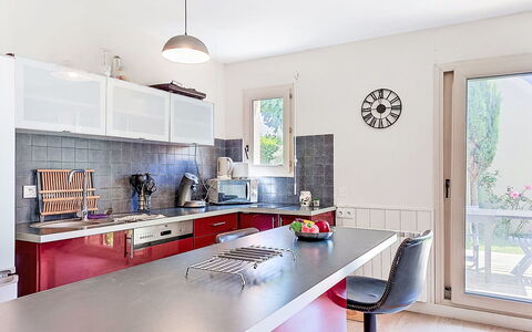 Claudel: Keuken, Meubilair, Countertop, Toestel Van De Keuken, Interieur Ontwerp, Cabinetry, Flooring, Major Appliance, Plafond, Verdieping