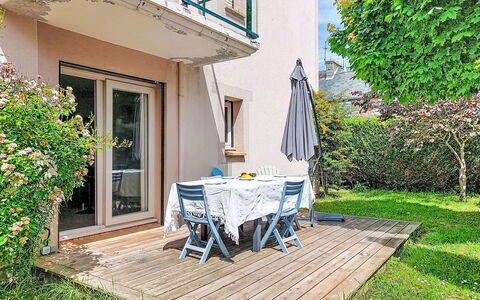 Claudel: Stoel, Tuin, Schaduw, Veranda, Buitenmeubels, Werf, Balkon, Backyard, Landscaping, Eco Hotel