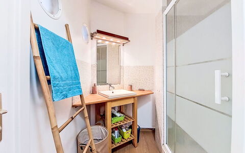 Claudel: Hout, Flooring, Verdieping, Interieur Ontwerp, Loodgieterswerkinrichting, Kamer, Huis, Loodgieter, Houten Vloer, Badkamer