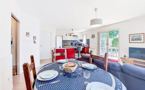 Claudel: Meubilair, Flooring, Verdieping, Appartement, Stoel, Keuken En Eettafel, Kamerplant, Koffietafel, Woonkamer