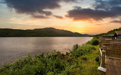 Loch Ness Hamptons Lodge: Water, Zwemwater, Natuurlijk Landschap, Heuvel, Hoogland, Wolk, Bank, Waterweg, Meer, Waterloop