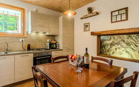 Sorico Albonico 697: Interieur Ontwerp, Meubilair, Hout, Flooring, Plafond, Keuken En Eettafel, Eetkamer, Verdieping, Kamer, Tafel