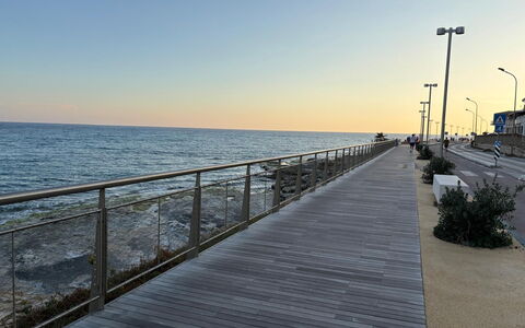 Il Favollo: Horizon, Zee, Kust En Oceanic Landvormen, Boardwalk, Gang, Kust, Oceaan, Kust, Straatlantaarn, Strand