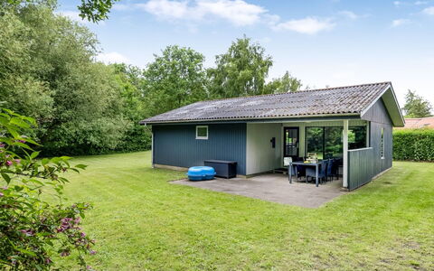Elif - 200M from the Sea: Dak, Verblijf, Schuur, Groundcover, Gazon, Garden Gebouwen, Werf, Tuin, Boerderij, Siding