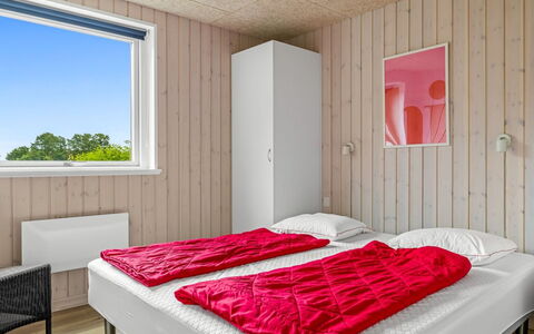 Anabel - 800M from the Sea: Hout, Slaapkamer, Bed, Verdieping, Laken, Bedding, Bed Frame, Huis, Hardwood, Beits
