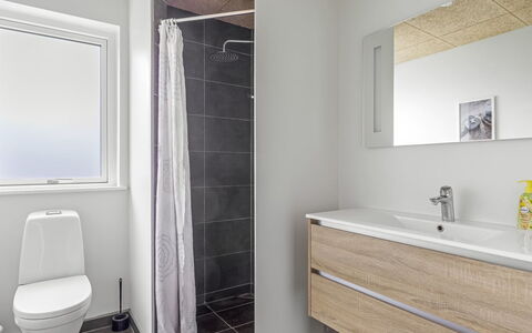 Anabel - 800M from the Sea: Flooring, Verdieping, Loodgieterswerkinrichting, Badkamer, Wastafel, Interieur Ontwerp, Badkamerkast, Wastafel In De Badkamer, Loodgieter, Toilet