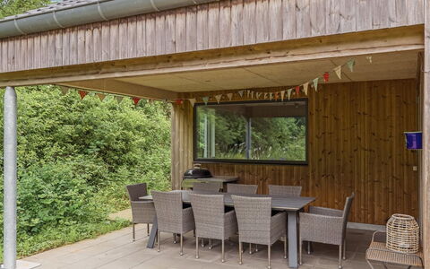 Anabel - 800M from the Sea: Hout, Veranda, Beits, Schaduw, Hardwood, Garden Gebouwen, Plafond, Outdoor Structuur, Dek, Tuin