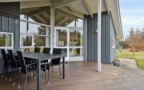 Algeth - 2.5Km from the Sea: Hout, Plafond, Huis, Veranda, Siding, Hardwood, Deur, Schaduw, Plank, Verblijf