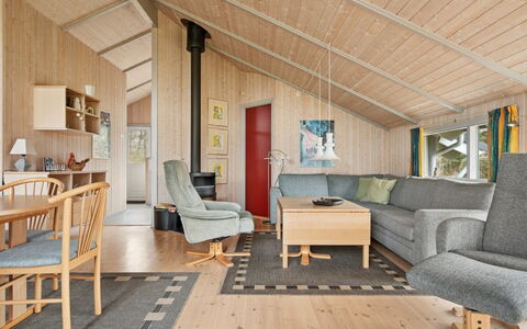 Algeth - 2.5Km from the Sea: Hout, Flooring, Interieur Ontwerp, Verdieping, Plafond, Meubilair, Kamer, Woonkamer, Huis, Houten Vloer