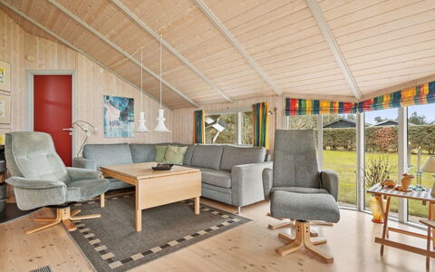 Algeth - 2.5Km from the Sea: Interieur Ontwerp, Flooring, Hout, Plafond, Verdieping, Meubilair, Kamer, Woonkamer, Bankstel, Huis