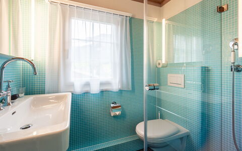 Chalet Cauma: Badkamer, Loodgieterswerkinrichting, Interieur Ontwerp, Wastafel In De Badkamer, Flooring, Verdieping, Kraan, Bad, Wastafel, Loodgieter