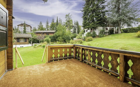 Chalet Cauma: Struik, Tuin, Land Lot, Groundcover, Gazon, Landscaping, Werf, Beits, Backyard, Hek