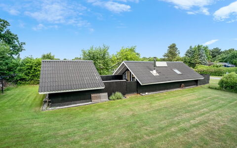 Ragnborg - 700M from the Sea: Gras, Dak, Huis, Huis, Verblijf, Groundcover, Gazon, Tuin, Boerderij, Landgoed