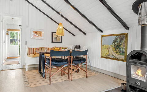 Ragnborg - 700M from the Sea: Hout, Flooring, Interieur Ontwerp, Plafond, Verdieping, Meubilair, Houten Vloer, Verlichting, Huis, Kamer