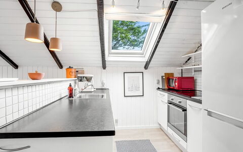 Ragnborg - 700M from the Sea: Keuken, Hout, Plafond, Interieur Ontwerp, Flooring, Countertop, Major Appliance, Verdieping, Toestel Van De Keuken, Zolder
