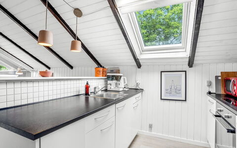 Ragnborg - 700M from the Sea: Keuken, Hout, Plafond, Interieur Ontwerp, Flooring, Countertop, Major Appliance, Zolder, Cabinetry, Toestel Van De Keuken