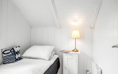 Ragnborg - 700M from the Sea: Slaapkamer, Hout, Bed, Interieur Ontwerp, Laken, Verdieping, Flooring, Bedding, Linens, Plafond