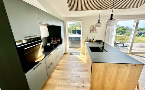 Theodora - 600M from the Sea: Keuken, Countertop, Flooring, Meubilair, Interieur Ontwerp, Toestel Van De Keuken, Verdieping, Hout, Houten Vloer, Cabinetry