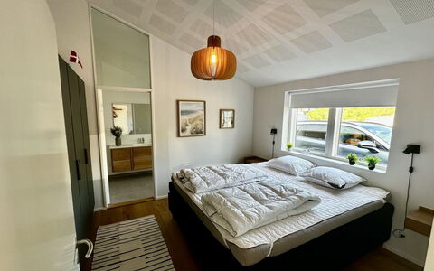 Theodora - 600M from the Sea: Interieur Ontwerp, Muur, Hout, Flooring, Verdieping, Plafond, Slaapkamer, Meubilair, Bed, Kamer