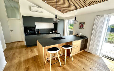 Theodora - 600M from the Sea: Meubilair, Interieur Ontwerp, Flooring, Countertop, Keuken, Hout, Verdieping, Houten Vloer, Plafond, Cabinetry