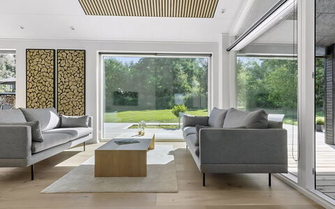 Theodora - 600M from the Sea: Flooring, Interieur Ontwerp, Verdieping, Meubilair, Woonkamer, Plafond, Huis, Bankstel, Houten Vloer