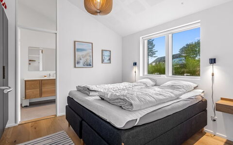 Theodora - 600M from the Sea: Slaapkamer, Huis, Bed, Verdieping, Appartement, Bed Frame, Bedding, Laken, Hotel, Matras
