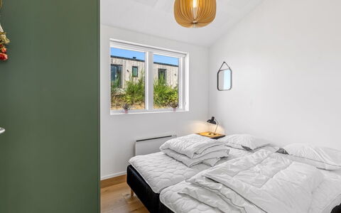 Theodora - 600M from the Sea: Interieur Ontwerp, Bed, Slaapkamer, Muur, Flooring, Verdieping, Plafond, Hout, Bedding, Laken