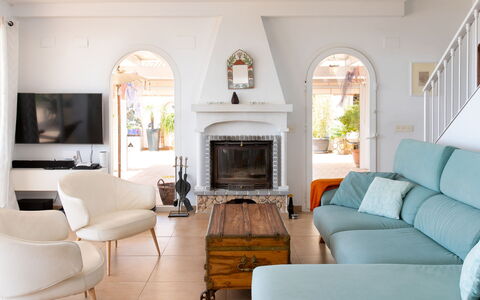 Lotus: Meubilair, Interieur Ontwerp, Bankstel, Flooring, Tafel, Woonkamer, Huis, Verdieping, Kamer, Stoel