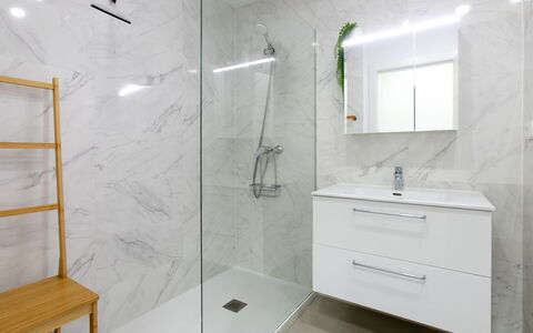 Sea Garden: Flooring, Verdieping, Loodgieterswerkinrichting, Interieur Ontwerp, Badkamer, Badkamerkast, Loodgieter, Tegel, Kraan, Plafond