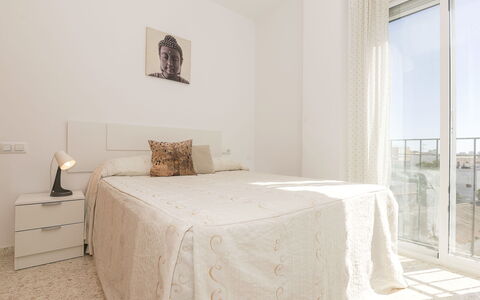 Luma: Meubilair, Bed, Interieur Ontwerp, Slaapkamer, Verdieping, Muur, Flooring, Hout, Laken, Bedding
