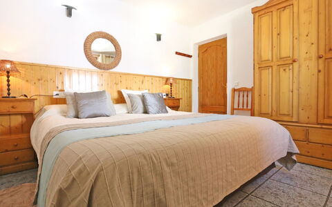Cas Pobler: Meubilair, Bed, Interieur Ontwerp, Slaapkamer, Hout, Plafond, Laken, Bedding, Flooring, Verdieping