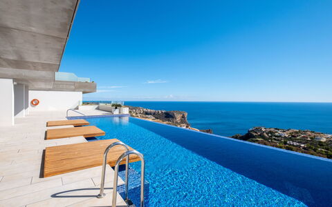 Blue Infinity i: Zwembad, Toevlucht, Huis, Eco Hotel, Landgoed, Patio, Villa, Binnenplaats, Ontwerp, Buitenmeubels