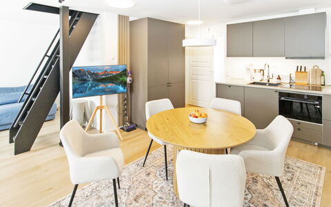 Villa Viktoria: Zwembad, Toevlucht, Huis, Eco Hotel, Landgoed, Patio, Villa, Binnenplaats, Ontwerp, Buitenmeubels