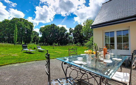 Les Cerisiers: Zwembad, Toevlucht, Huis, Eco Hotel, Landgoed, Patio, Villa, Binnenplaats, Ontwerp, Buitenmeubels