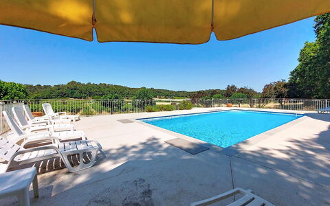 Chateau Payan: Blauw, Zwembad, Buitenmeubels, Toevlucht, Thermae, Ligstoel, Eco Hotel, Schaduw, Stoel, Landscaping
