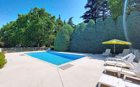 Chateau Payan: Blauw, Zwembad, Vrije Tijd, Toevlucht, Schaduw, Tuin, Landscaping, Waterpartij, Buitenmeubels, Eco Hotel