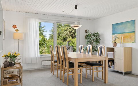 Velena - 150M from the Sea: Meubilair, Interieur Ontwerp, Flooring, Hout, Verdieping, Tafel, Plafond, Eetkamer, Stoel, Keuken En Eettafel