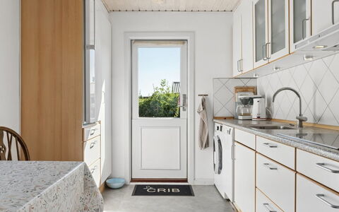 Velena - 150M from the Sea: Flooring, Hout, Keuken, Interieur Ontwerp, Verdieping, Toestel Van De Keuken, Countertop, Major Appliance, Huis, Cabinetry