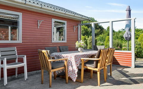Velena - 150M from the Sea: Meubilair, Hout, Buitenmeubels, Stoel, Tafel, Struik, Buitentafel, Bloempot, Veranda