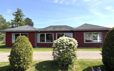 Velena - 150M from the Sea: Gebouw, Venster, Huis, Dak, Huis, Woongebied, Struik, Verblijf, Land Lot, Siding