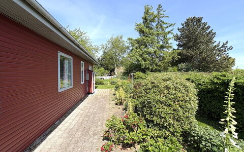 Velena - 150M from the Sea: Struik, Huis, Woongebied, Huis, Verblijf, Land Lot, Dak, Groundcover, Tuin, Landgoed